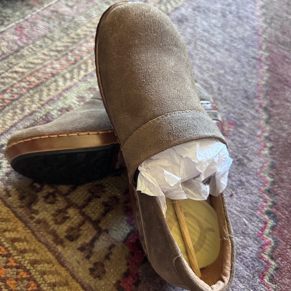 Born Brown Suede clogs NWT - Picture 3 of 5